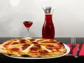 Pizza z kiełbasą i szparagami, kieliszek czerwonego wina i karafka. Idealne połączenie, zastanawiasz się, jakie wino do pizzy?