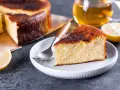 Pyszny sernik z przypieczoną skórką, idealny do herbaty. W jakiej temperaturze piec sernik, by uzyskać taki efekt?
