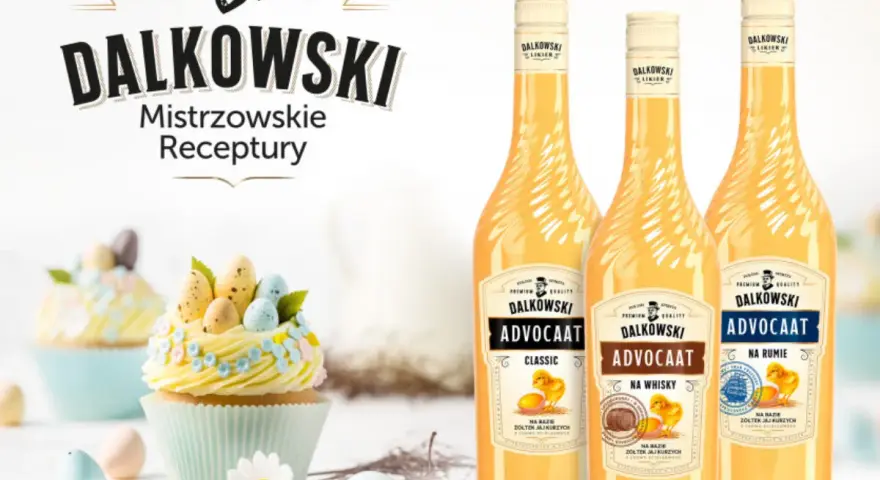 Dalkowski Advocaat - likier brzoskwiniowy do drinków, idealny na Wielkanoc. Trzy butelki z etykietami "Classic", "Na Whisky" i "Na Rumie".
